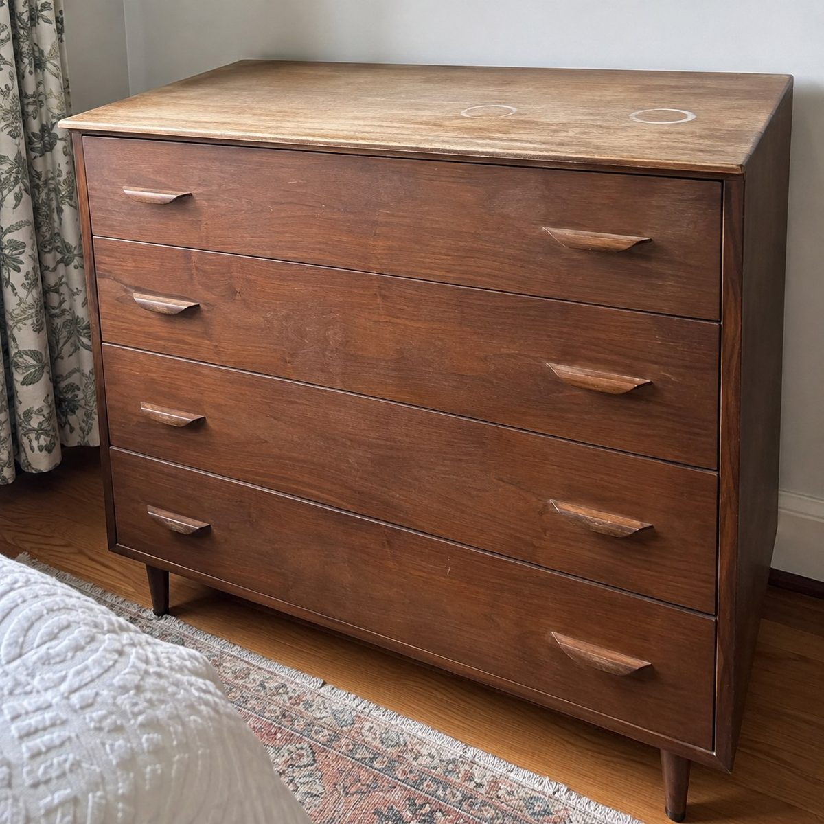 Mueble antes y después de pasar la cera